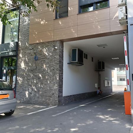Tera Apartment Zemun Belgrad Exteriör bild