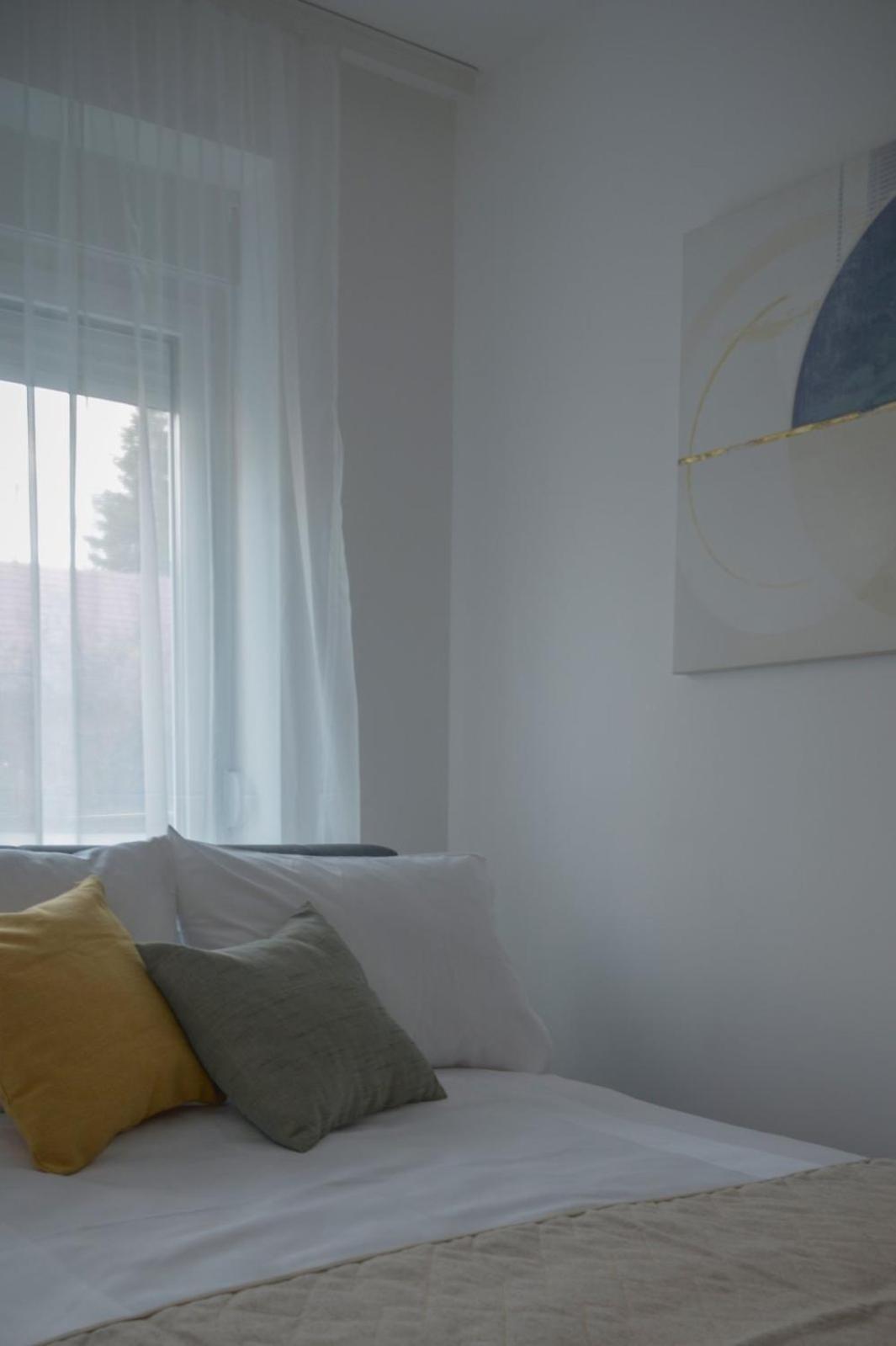 Tera Apartment Zemun Belgrad Exteriör bild